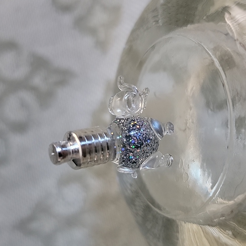 Elephant with glitter/rice to attach to dowsing pendulum